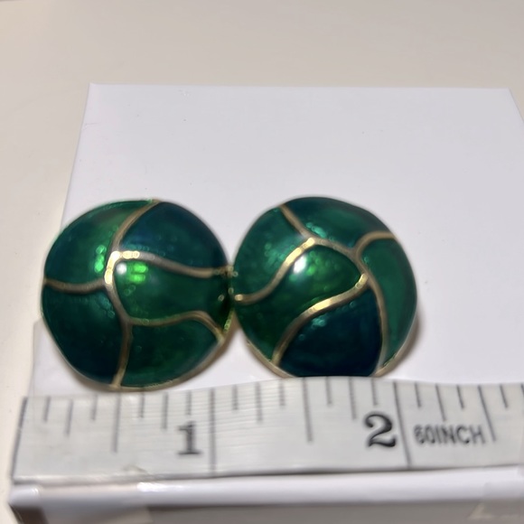 Green gold clip unique holiday earrings button style enamel swirl vintage - Picture 4 of 4